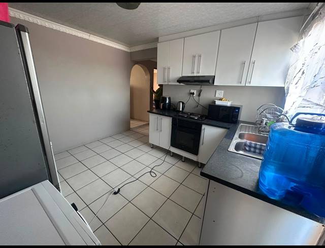 2 BEDROOM FREEHOLD FOR SALE IN SCENERY PARK